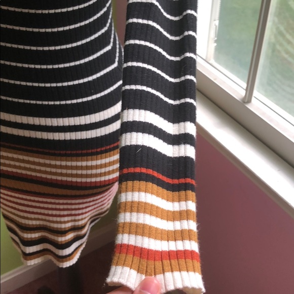 PERFECT HOLIDAY DRESS 💖 Black and white striped sweater dress - Picture 4 of 5